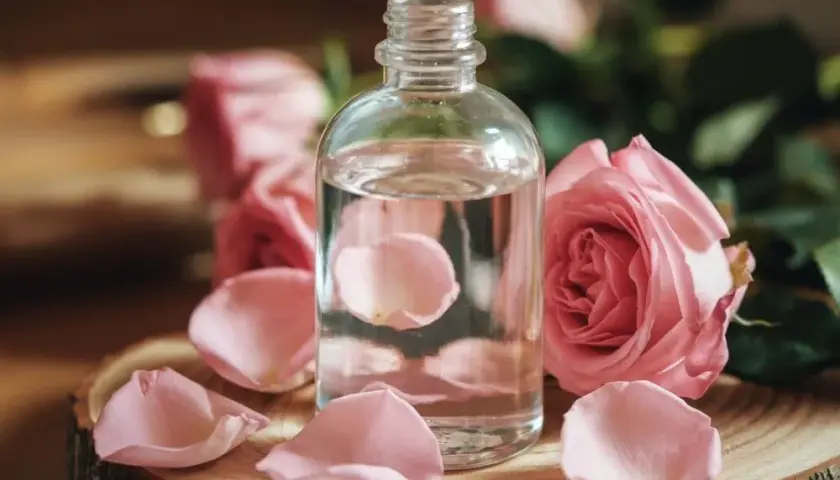 Jak zrobić perfum z płatków róży - prosty przepis na naturalny zapach