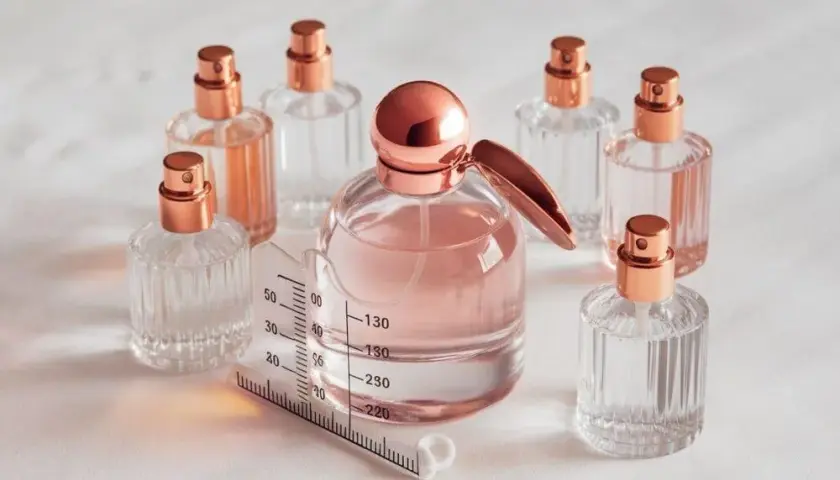Jak długo starcza 30 ml perfum? Czas użytkowania i porady
