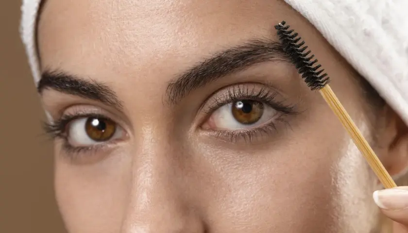 Jak optycznie zagęścić brwi? Triki stylistek na pełniejszy, piękny look