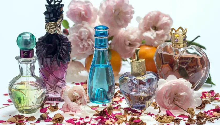 Czym się różni woda perfumowana od toaletowej? Kluczowe różnice i porady