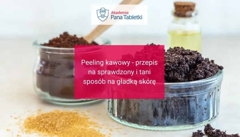 Słoiczki z mieloną kawą i brązowym cukrem, idealne do domowego peelingu kawowego. Obok buteleczka z olejkiem.