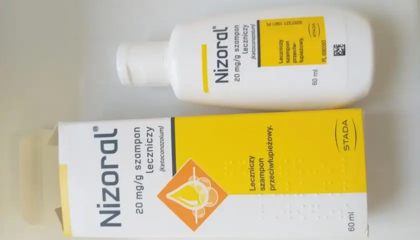 Szampon Nizoral przeciwłupieżowy, 60 ml. Wiele pozytywnych nizoral opinie potwierdza jego skuteczność.